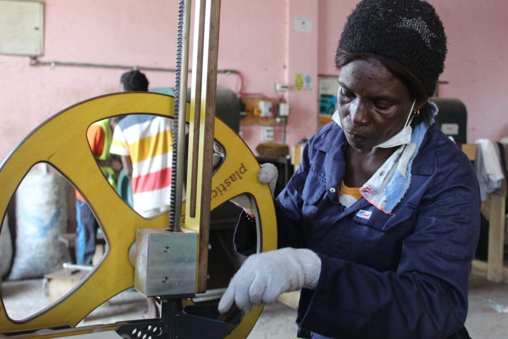 Technical training on modular recycling technology: empowering waste pickers